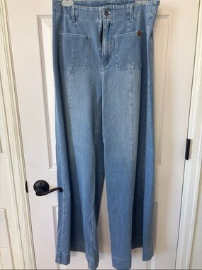 HALARA Light Blue Wide-Leg Jeans with Front Patch Pockets